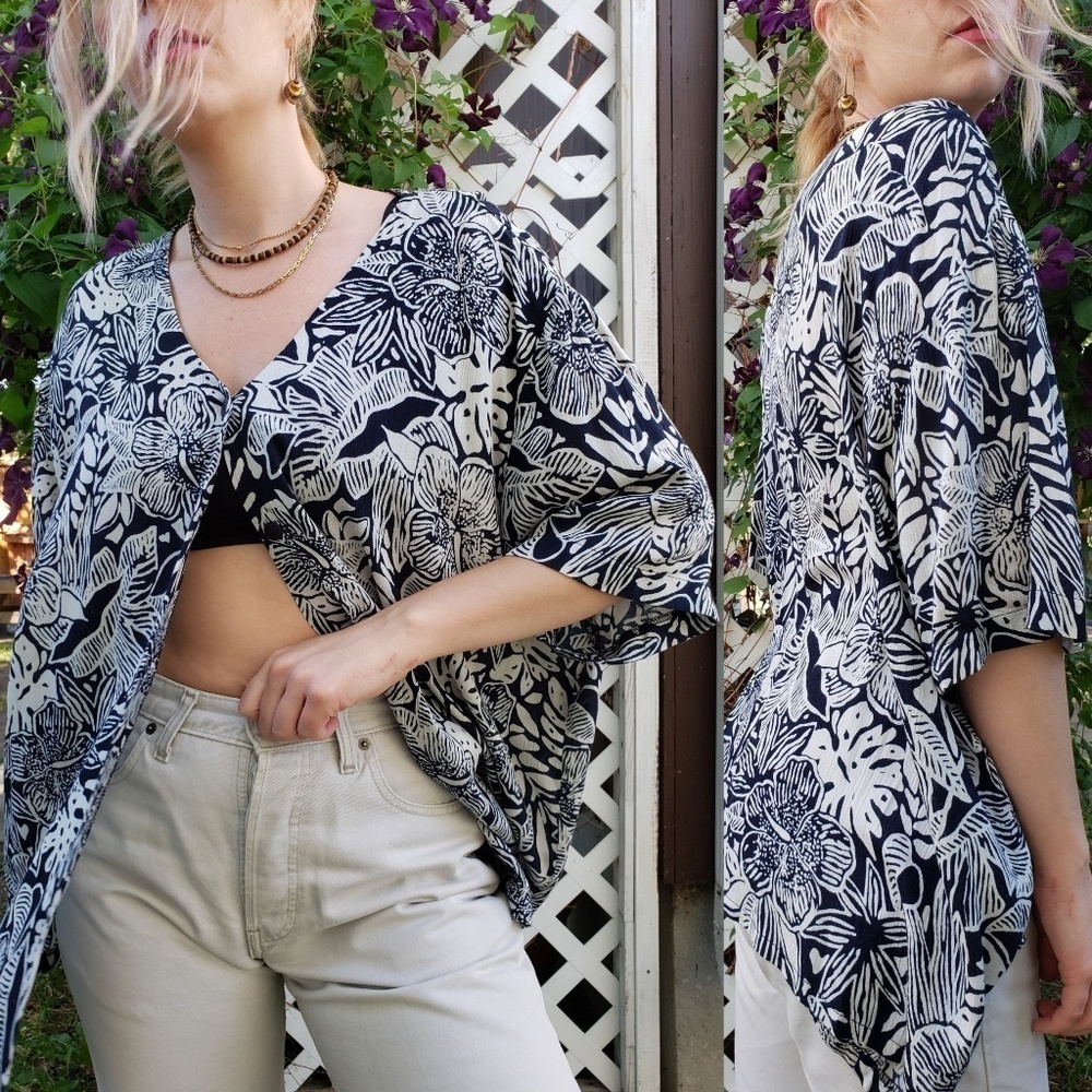 *Free with Purchase* 90’s Floral Button Down Top Blouse Soft Cardigan Cover-up